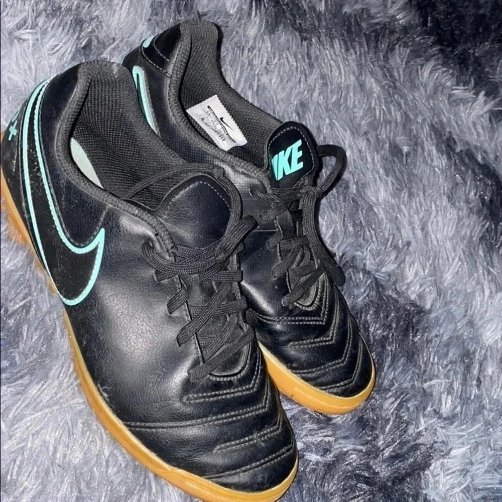 Nike  Tiempox boy black lace up shoes size 6